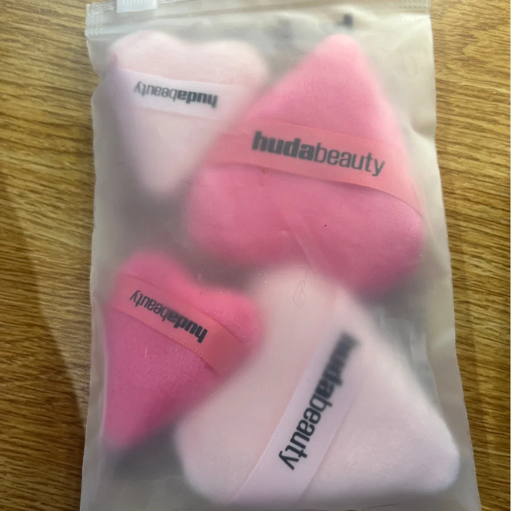 Huda Beauty exclusive 4 pcs hot pink powder puff AND easy bake sifter